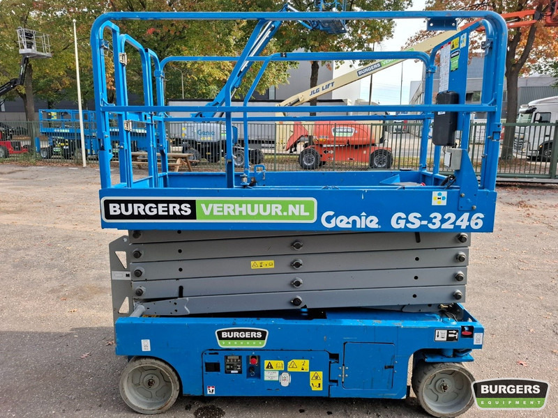 Genie GS3246 Nieuwe accus + lader - Ножична работна платформа: снимка 5 Genie GS3246 Nieuwe accus + lader - Ножична работна платформа: снимка 5
