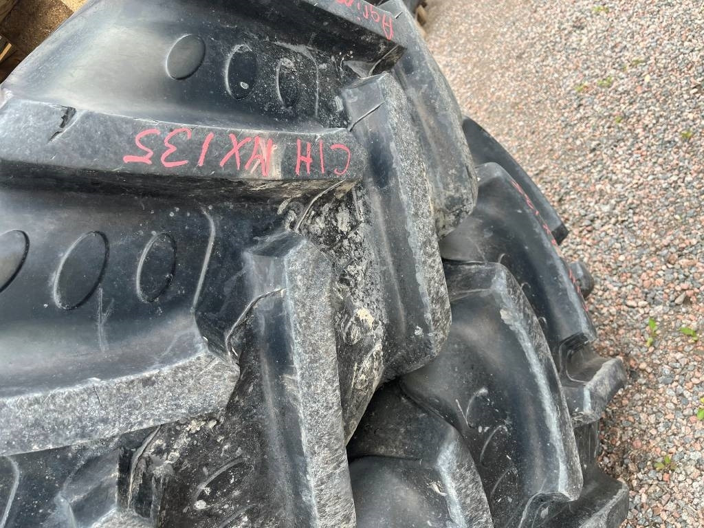 Agrimax 650/65-38 420/85-28 till Case MX 135  - Гума за Селскостопанска техника: снимка 3 Agrimax 650/65-38 420/85-28 till Case MX 135  - Гума за Селскостопанска техника: снимка 3