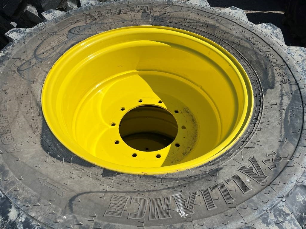 Alliance 650/65R38 600/60R28 till JD 6155 M - Гума за Селскостопанска техника: снимка 3 Alliance 650/65R38 600/60R28 till JD 6155 M - Гума за Селскостопанска техника: снимка 3