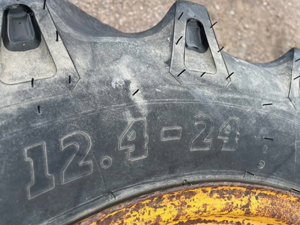 BKT 12,4-24 12 lagers till Volvo 641 640 642 - Гума за Строителна техника: снимка 3 BKT 12,4-24 12 lagers till Volvo 641 640 642 - Гума за Строителна техника: снимка 3