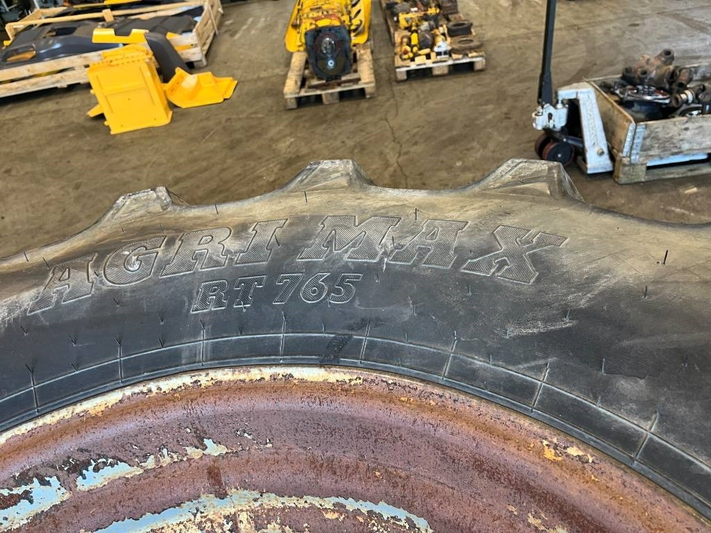 Гума за Селскостопанска техника BKT 600/70R30 till Case Magnum 310: снимка 6
