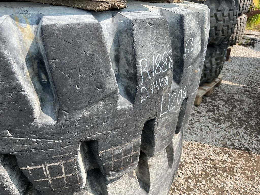 Bridgestone 20,5-25 Volvo L120G , H - Комплект колела: снимка 2 Bridgestone 20,5-25 Volvo L120G , H - Комплект колела: снимка 2