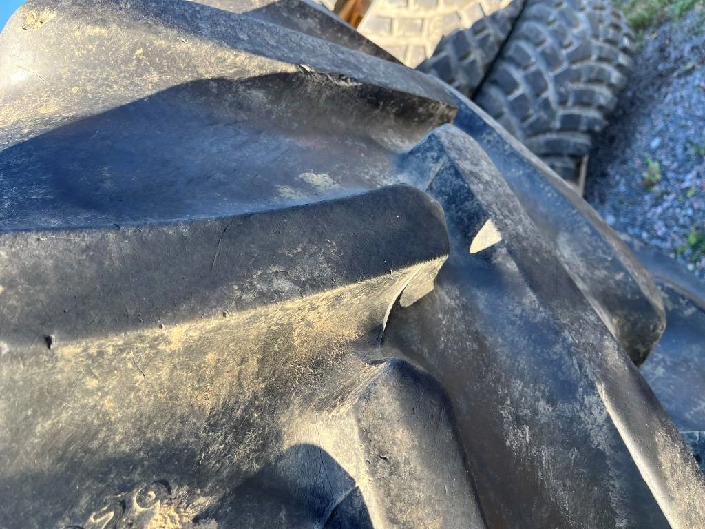Goodyear 620/70R42 till New Holland / Ford 8670 - Гума за Селскостопанска техника: снимка 3 Goodyear 620/70R42 till New Holland / Ford 8670 - Гума за Селскостопанска техника: снимка 3
