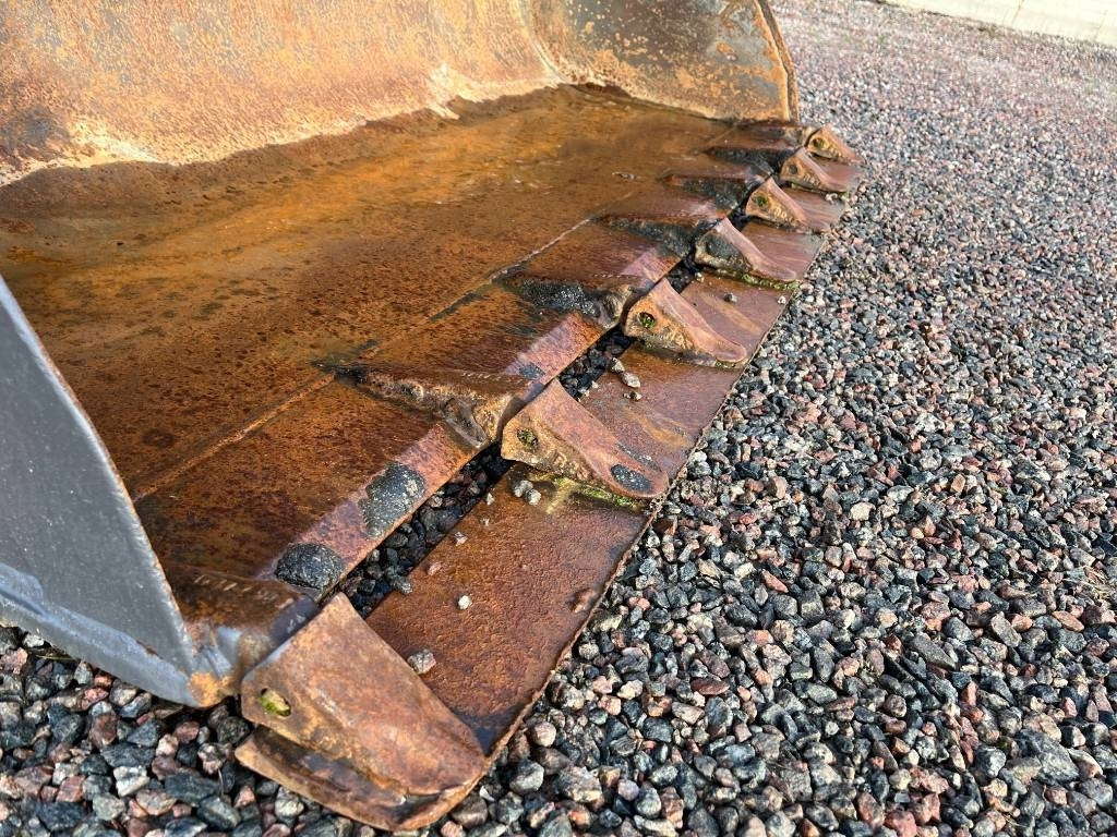 Grusskopa / Jordskopa Bucket Volvo L25 L20 - Кофа за Строителна техника: снимка 4 Grusskopa / Jordskopa Bucket Volvo L25 L20 - Кофа за Строителна техника: снимка 4