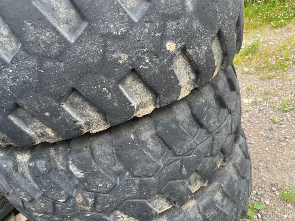 Michelin 335/80-20 till Volvo L30 Zettelmeyer - Гума за Строителна техника: снимка 3 Michelin 335/80-20 till Volvo L30 Zettelmeyer - Гума за Строителна техника: снимка 3
