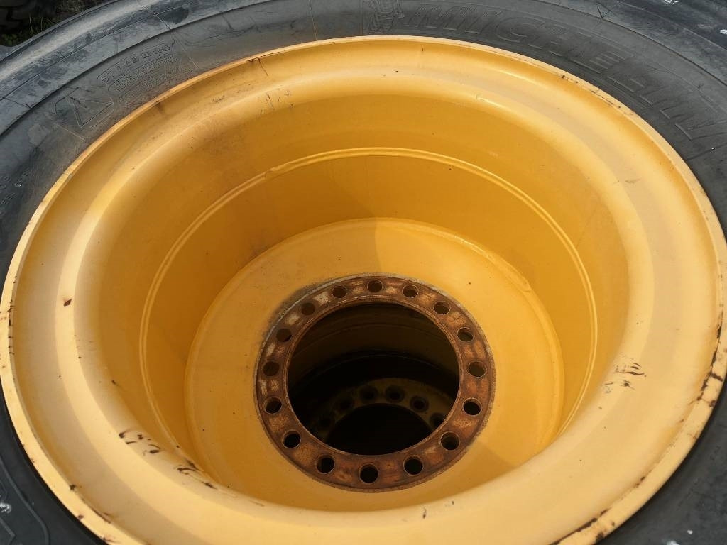 Michelin 650/65R25 Volvo L90 E , F , G , H - Комплект колела: снимка 5 Michelin 650/65R25 Volvo L90 E , F , G , H - Комплект колела: снимка 5