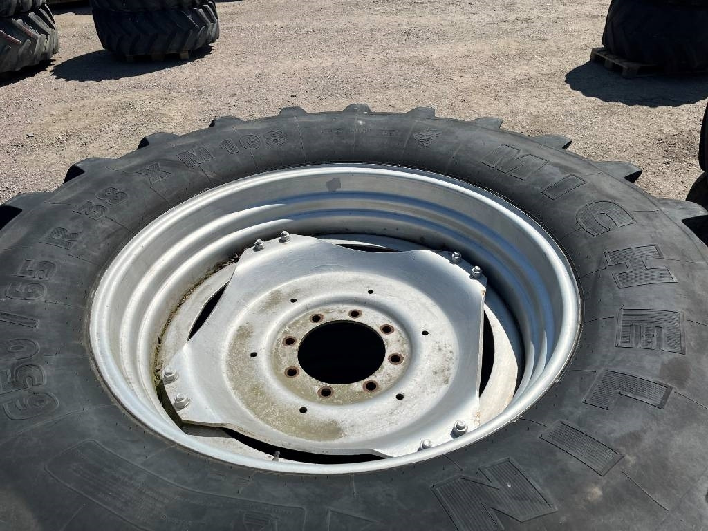 Michelin 650/65R38 till Case MX 135 - Гума за Селскостопанска техника: снимка 3 Michelin 650/65R38 till Case MX 135 - Гума за Селскостопанска техника: снимка 3
