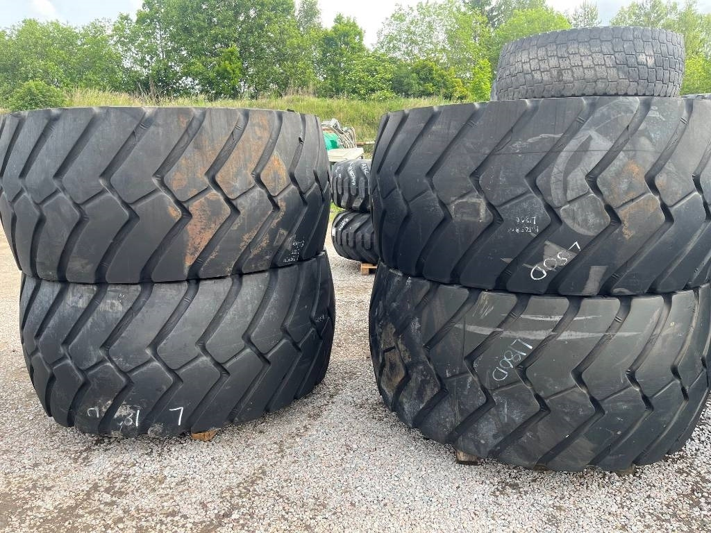 Michelin 800/65R29 XLD Volvo L150 L180 - Комплект колела: снимка 1 Michelin 800/65R29 XLD Volvo L150 L180 - Комплект колела: снимка 1