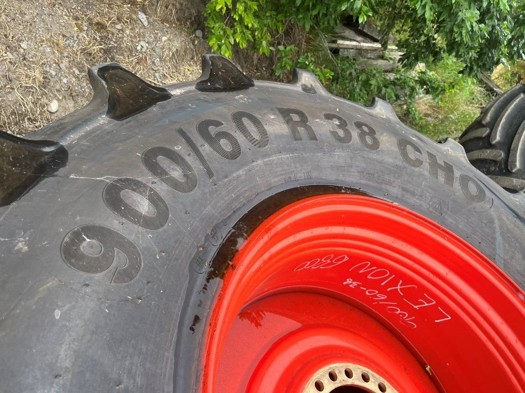 Mitas 900/60R38 Däck till Claas Lexion 6800 - Гума за Селскостопанска техника: снимка 3 Mitas 900/60R38 Däck till Claas Lexion 6800 - Гума за Селскостопанска техника: снимка 3