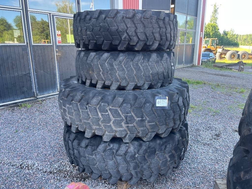 Nokian 18,4-34 14,9-24 till Volvo Bm 840 841 - Гума за Строителна техника: снимка 1 Nokian 18,4-34 14,9-24 till Volvo Bm 840 841 - Гума за Строителна техника: снимка 1