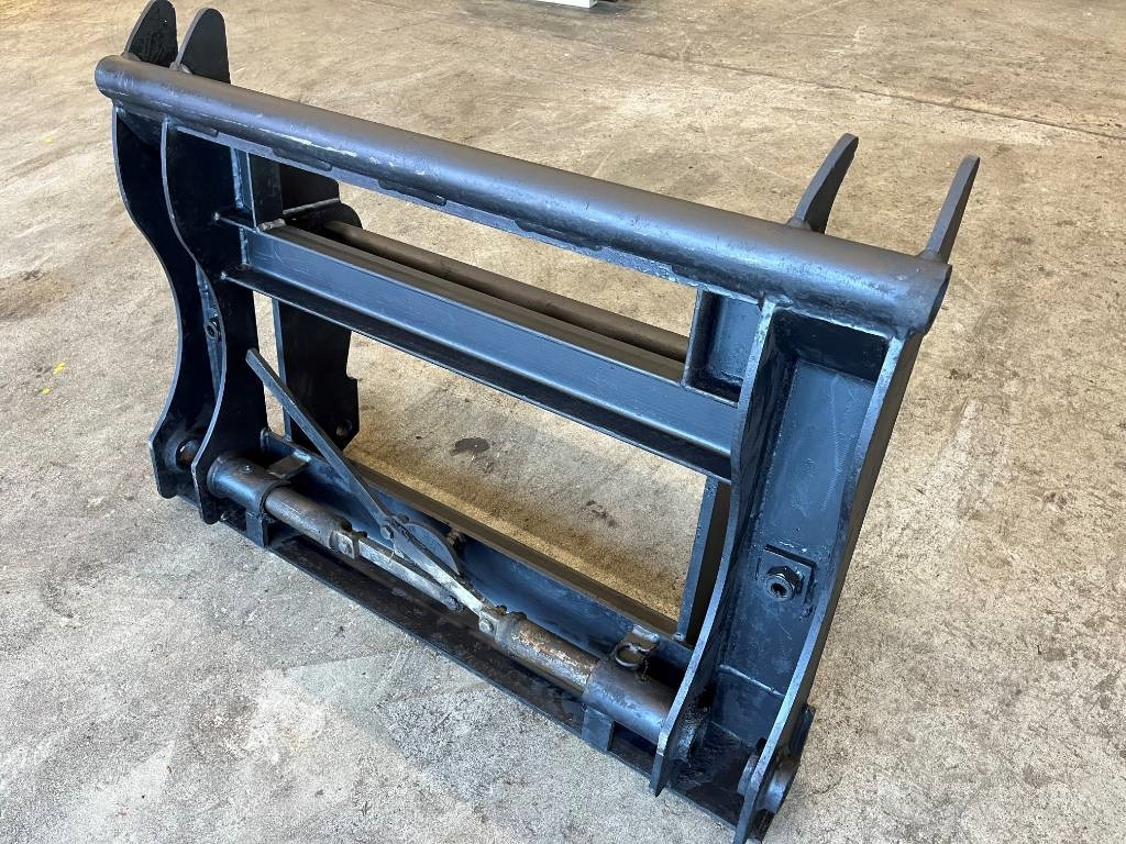 Adapter Manitou till Volvo Stora Bm - Прикачен инвентар за Строителна техника: снимка 1 Adapter Manitou till Volvo Stora Bm - Прикачен инвентар за Строителна техника: снимка 1