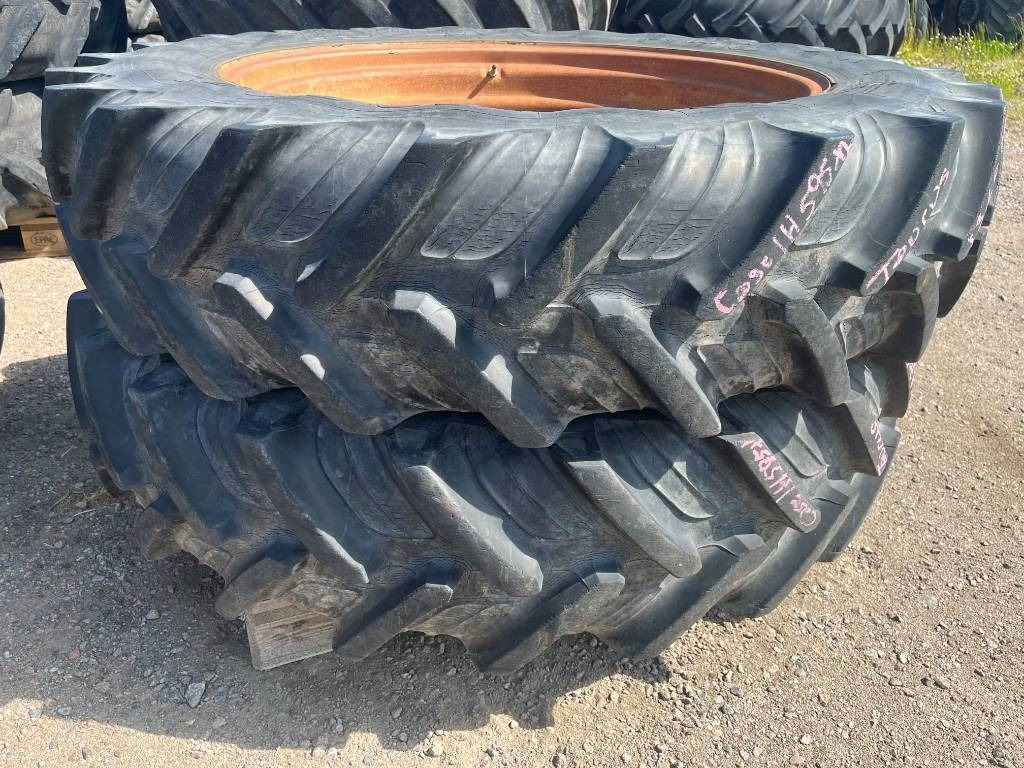 Taurus 13,6-R38 på fälg Case , MF , BM , IH  - Гума за Селскостопанска техника: снимка 1 Taurus 13,6-R38 på fälg Case , MF , BM , IH  - Гума за Селскостопанска техника: снимка 1