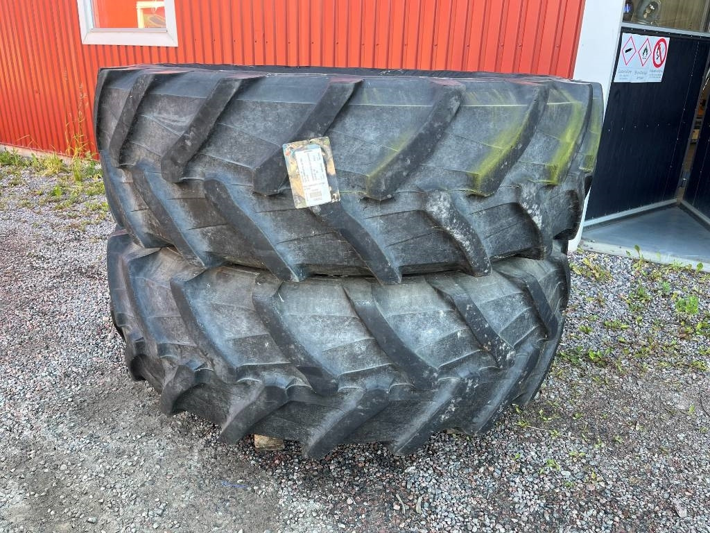 Trelleborg 520/85R38 till John Deere 7920 mfl - Гума за Селскостопанска техника: снимка 1 Trelleborg 520/85R38 till John Deere 7920 mfl - Гума за Селскостопанска техника: снимка 1