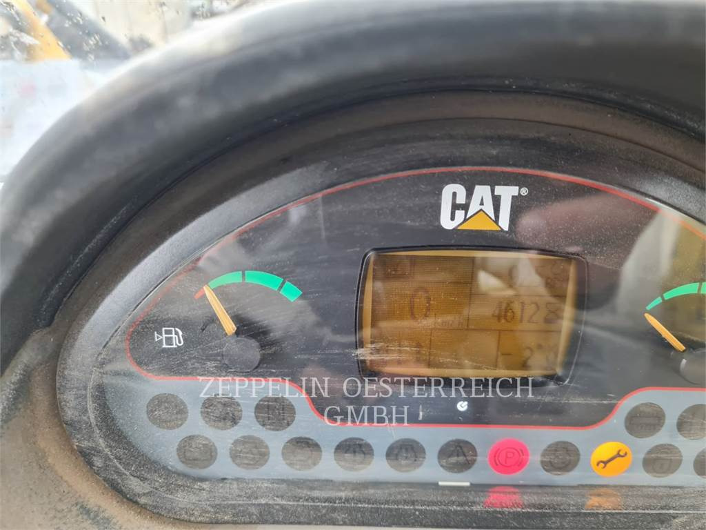 CAT TH414 - Телескопичен товарач: снимка 5 CAT TH414 - Телескопичен товарач: снимка 5