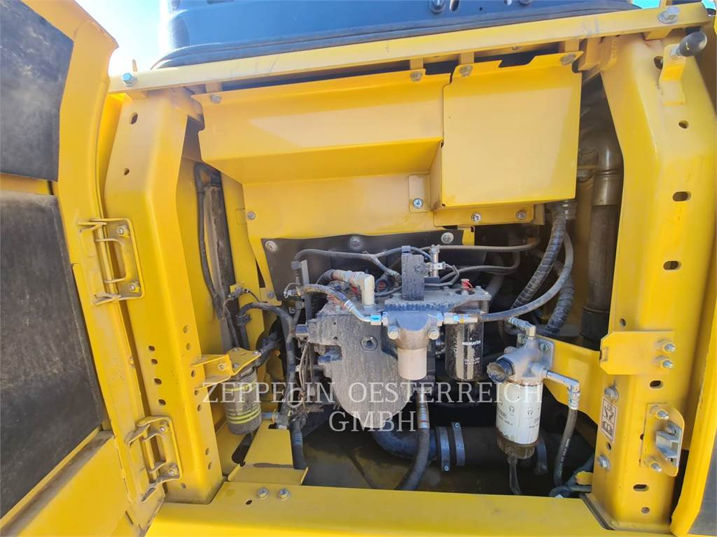 Верижен багер Komatsu PC210LC-11EQ: снимка 9