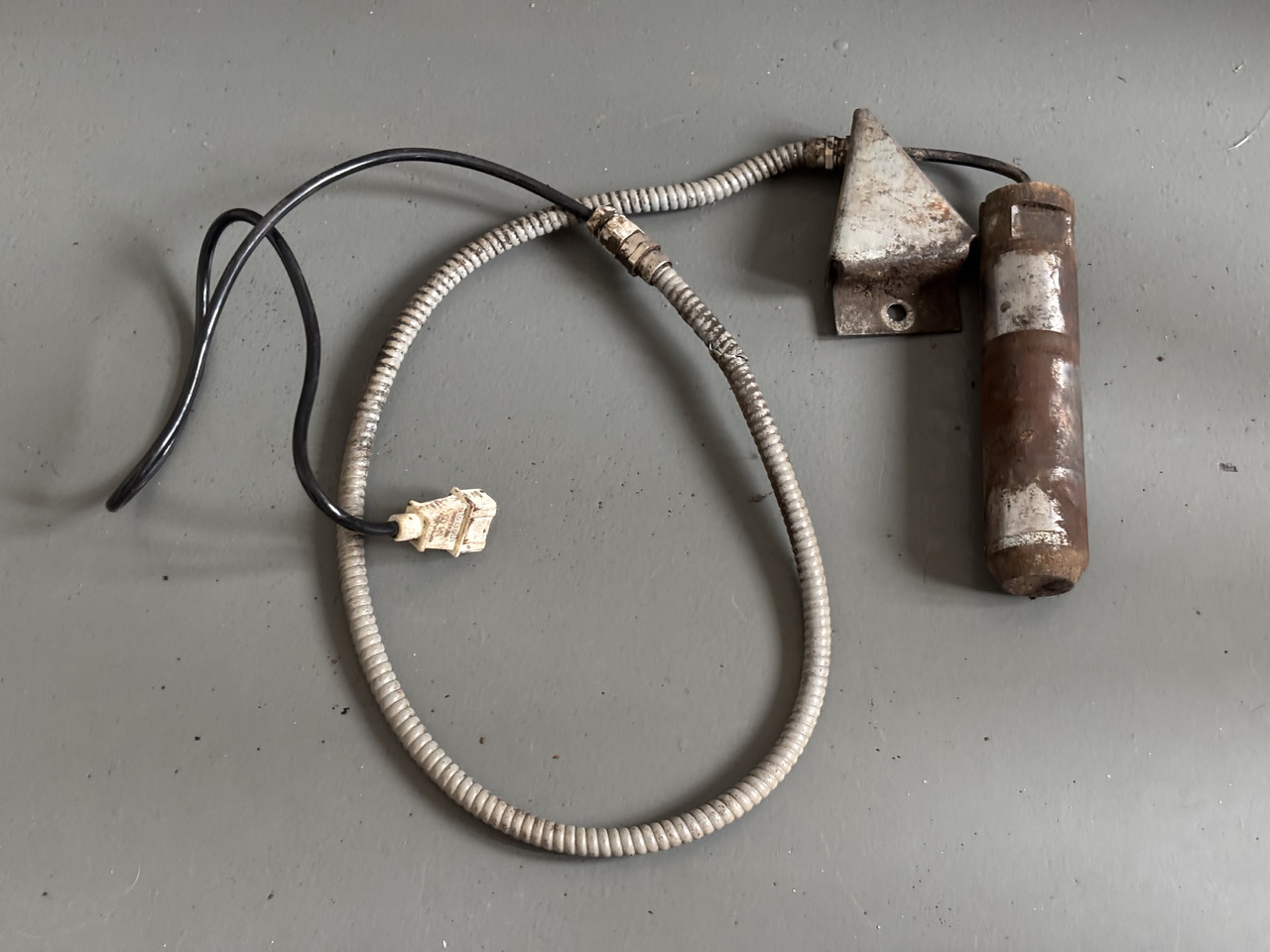 Bosch Rexroth 40KN Oryginalny sworzeń pomiarowy / czujnik siły wtyczka 3 piny R917000159 - Сензор за Селскостопанска техника: снимка 1 Bosch Rexroth 40KN Oryginalny sworzeń pomiarowy / czujnik siły wtyczka 3 piny R917000159 - Сензор за Селскостопанска техника: снимка 1