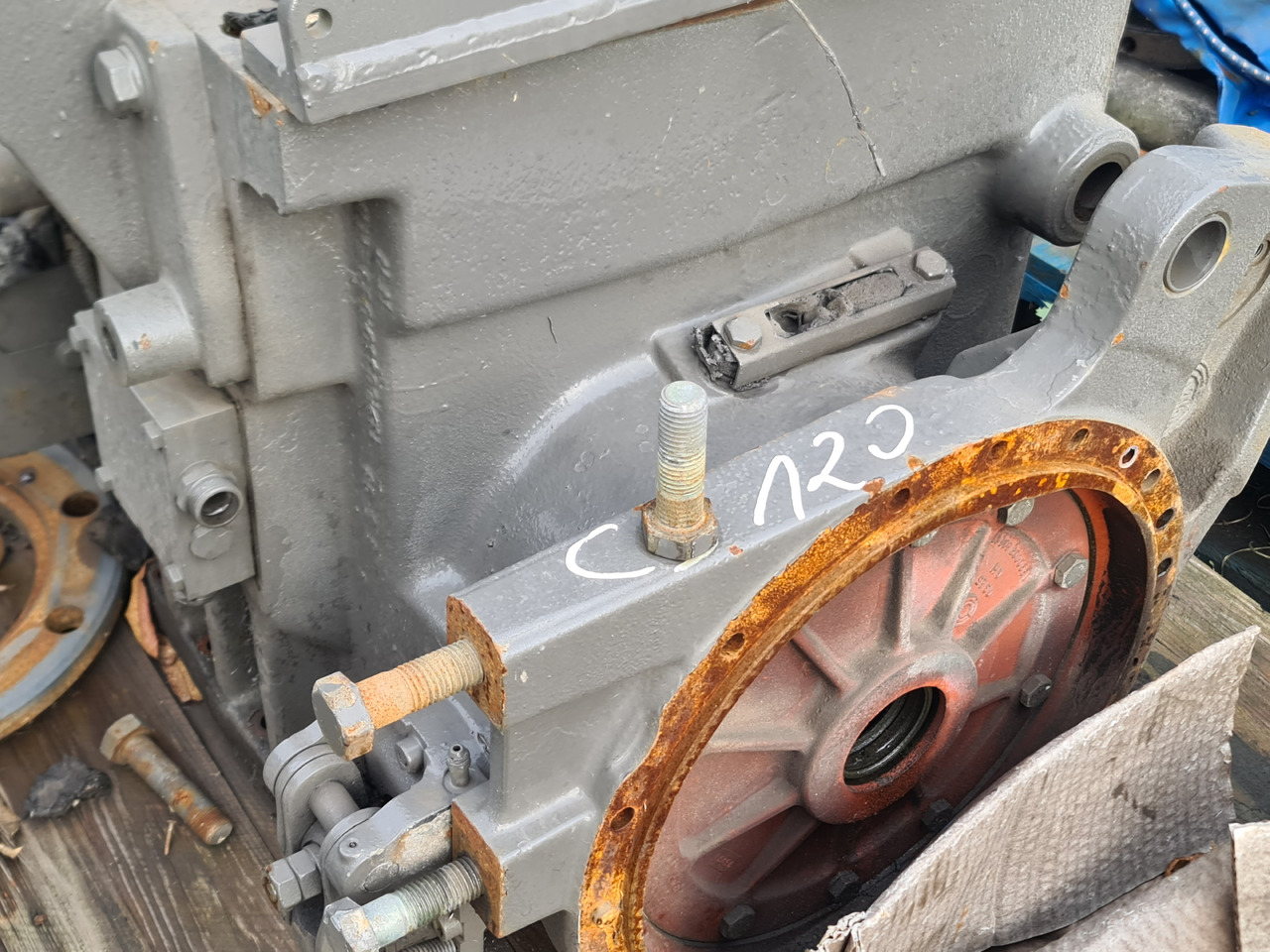 Case CS120 CS 120 Obudowa Centralna Mostu WOM Dyfer Dyferencjał Szyna 1331003301099EHW - Ос и части за Селскостопанска техника: снимка 2 Case CS120 CS 120 Obudowa Centralna Mostu WOM Dyfer Dyferencjał Szyna 1331003301099EHW - Ос и части за Селскостопанска техника: снимка 2