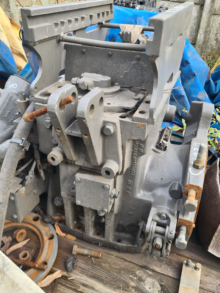 Case CS120 CS 120 Obudowa Centralna Mostu WOM Dyfer Dyferencjał Szyna 1331003301099EHW - Ос и части за Селскостопанска техника: снимка 4 Case CS120 CS 120 Obudowa Centralna Mostu WOM Dyfer Dyferencjał Szyna 1331003301099EHW - Ос и части за Селскостопанска техника: снимка 4