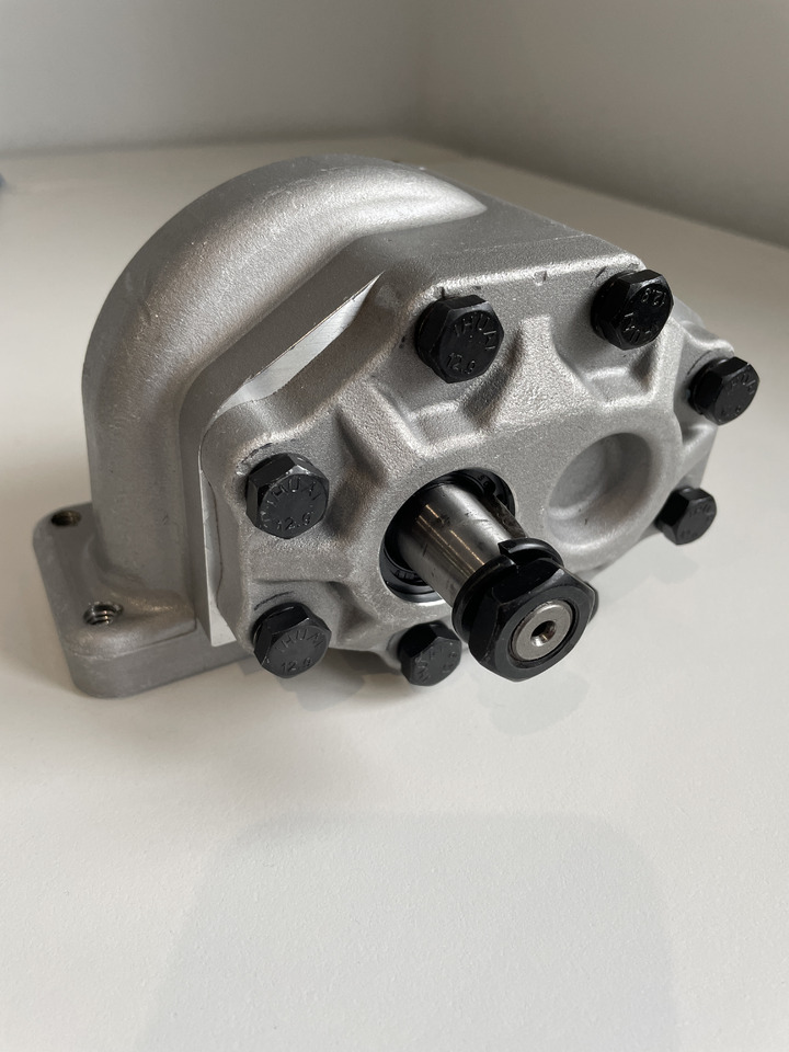 Case IH - pompa hydrauliczna Dynamatic 308873A1, 93835C92 NOWA GWARANCJA - Хидравлична помпа за Селскостопанска техника: снимка 2 Case IH - pompa hydrauliczna Dynamatic 308873A1, 93835C92 NOWA GWARANCJA - Хидравлична помпа за Селскостопанска техника: снимка 2