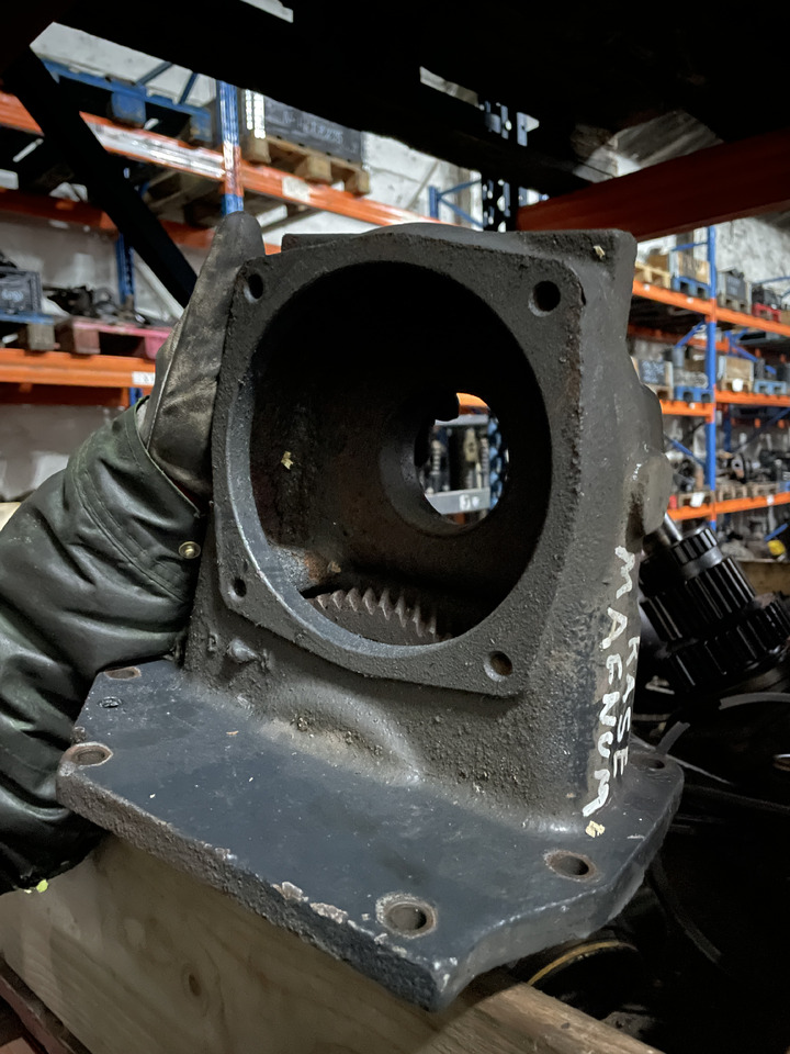 Case Magnum - obudowa napędu pompy hydraulicznej 84379688 - Хидравлична помпа за Селскостопанска техника: снимка 1 Case Magnum - obudowa napędu pompy hydraulicznej 84379688 - Хидравлична помпа за Селскостопанска техника: снимка 1