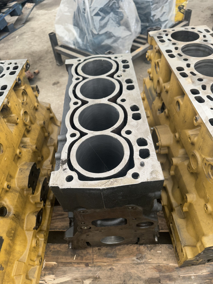 Cat 3054E Blok cylindrów orginał - Цилиндров блок за Селскостопанска техника: снимка 1 Cat 3054E Blok cylindrów orginał - Цилиндров блок за Селскостопанска техника: снимка 1