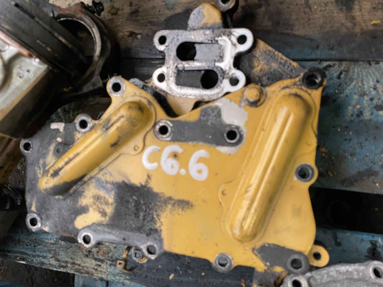 Caterpillar Cat Perkins 1106D C6.6 - chłodnica oleju z obudową 4133Y042 - Маслен охладител за Строителна техника: снимка 1 Caterpillar Cat Perkins 1106D C6.6 - chłodnica oleju z obudową 4133Y042 - Маслен охладител за Строителна техника: снимка 1