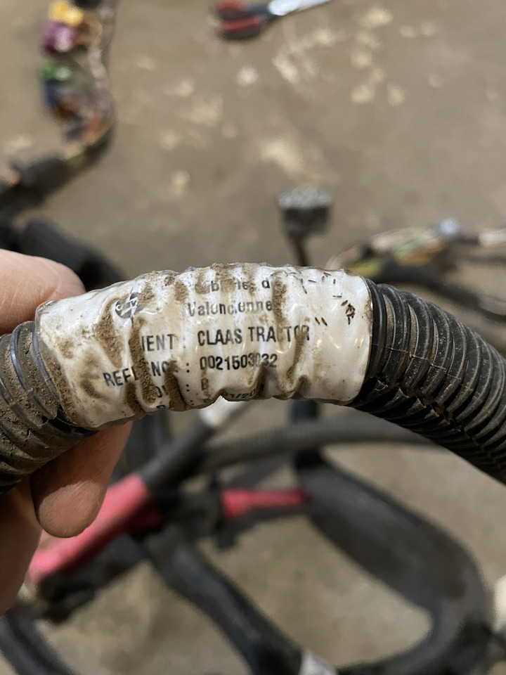 Claas Arion 550-520 650-620 - kabel wiązka elektryczna 0021503032 - Кабели/ Жици за Трактор: снимка 1 Claas Arion 550-520 650-620 - kabel wiązka elektryczna 0021503032 - Кабели/ Жици за Трактор: снимка 1