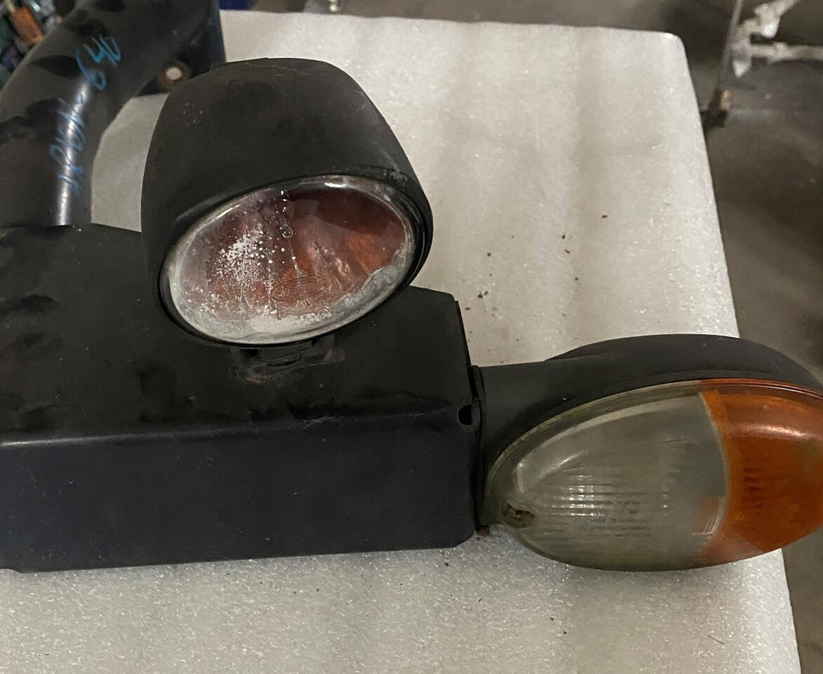 Claas Arion 640 - Lampy / Mocowania Lamp / Reflektory - Светлина/ Осветление за Селскостопанска техника: снимка 1 Claas Arion 640 - Lampy / Mocowania Lamp / Reflektory - Светлина/ Осветление за Селскостопанска техника: снимка 1