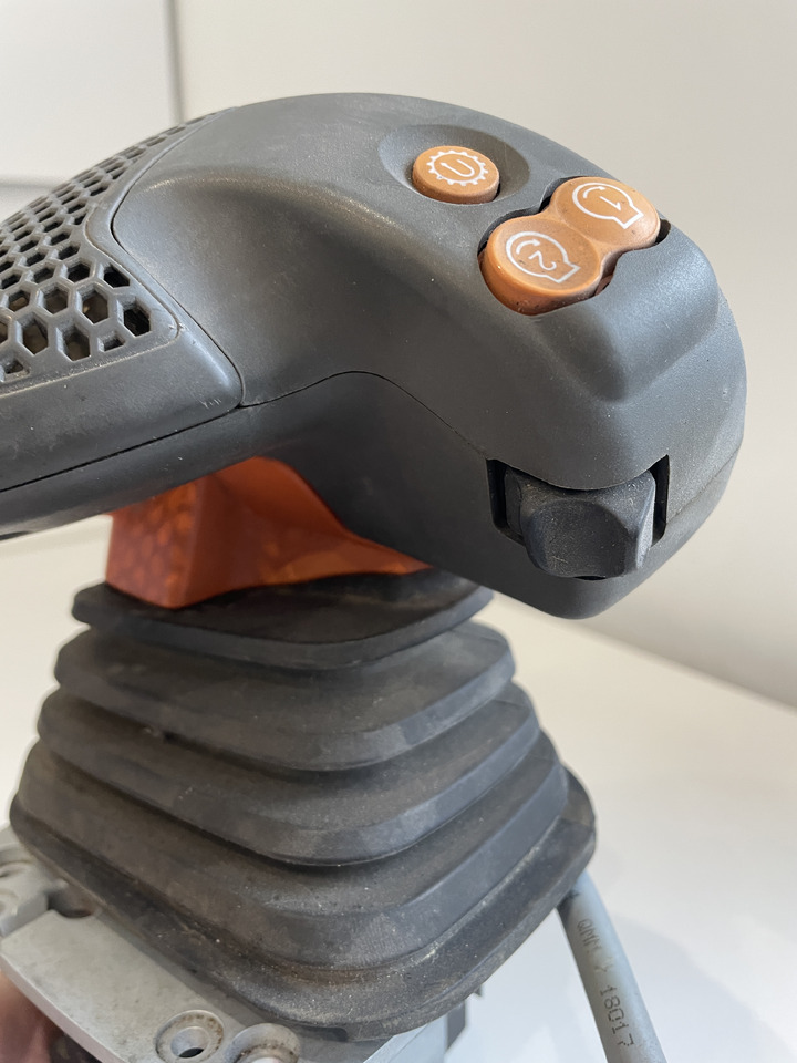 Claas Arion - joystick sterowanie 0011467450 - Кабина и интериор за Селскостопанска техника: снимка 4 Claas Arion - joystick sterowanie 0011467450 - Кабина и интериор за Селскостопанска техника: снимка 4