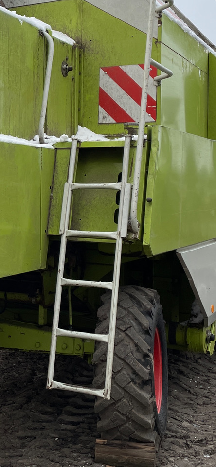 Claas Dominator - wejście tylne - poręcz prawa 0006489040 - Cтъпало за Селскостопанска техника: снимка 1 Claas Dominator - wejście tylne - poręcz prawa 0006489040 - Cтъпало за Селскостопанска техника: снимка 1