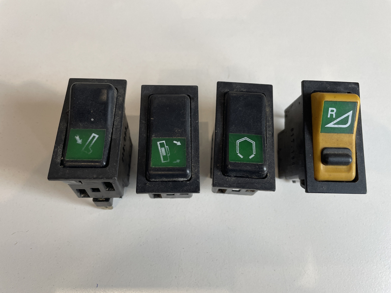 Claas Lexion - przełączniki włączniki - Кабина и интериор за Селскостопанска техника: снимка 1 Claas Lexion - przełączniki włączniki - Кабина и интериор за Селскостопанска техника: снимка 1