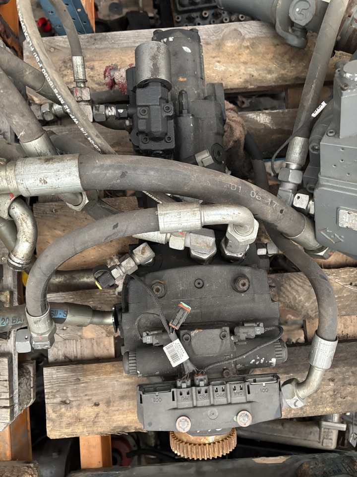 Claas Scorpion 736 Pompa Hydrauliczna - Хидравлична помпа за Селскостопанска техника: снимка 3 Claas Scorpion 736 Pompa Hydrauliczna - Хидравлична помпа за Селскостопанска техника: снимка 3