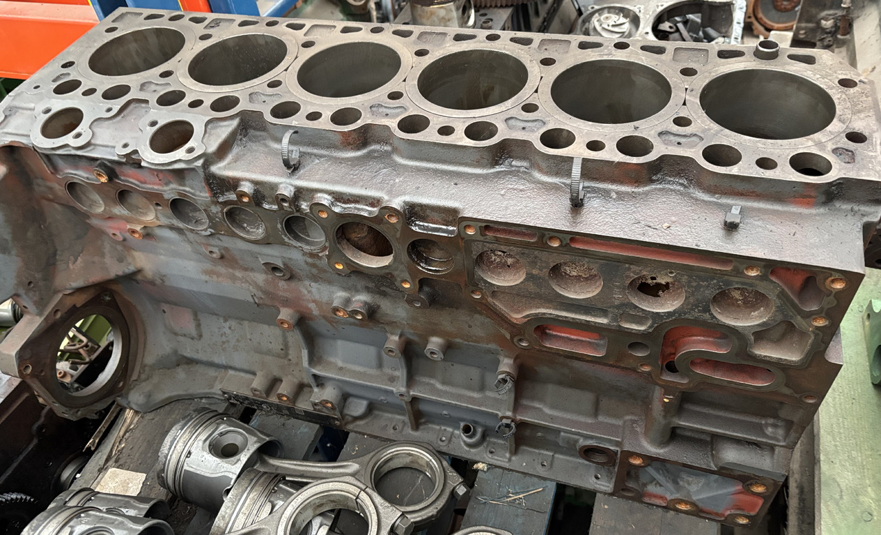 DEUTZ TCD2013L064V TCD 2013 L06 4V 04905375 Blok Silnika - Цилиндров блок за Селскостопанска техника: снимка 5 DEUTZ TCD2013L064V TCD 2013 L06 4V 04905375 Blok Silnika - Цилиндров блок за Селскостопанска техника: снимка 5