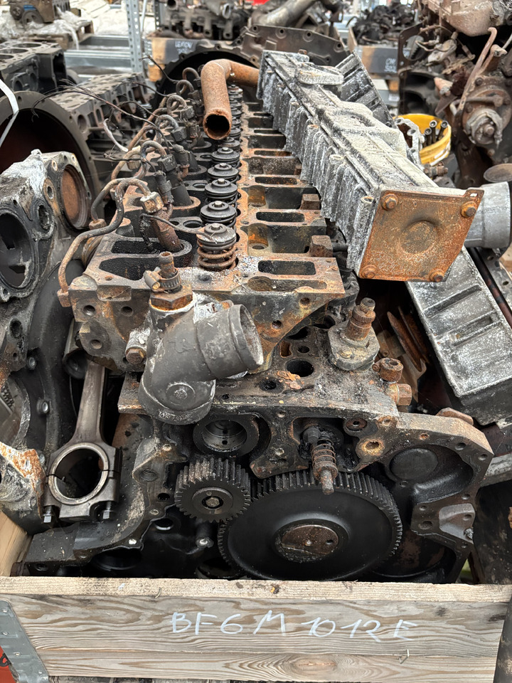 Deutz BF6M1012E Silnik Blok Pokrywa CZĘŚCI - Двигател и части за Строителна техника: снимка 1 Deutz BF6M1012E Silnik Blok Pokrywa CZĘŚCI - Двигател и части за Строителна техника: снимка 1