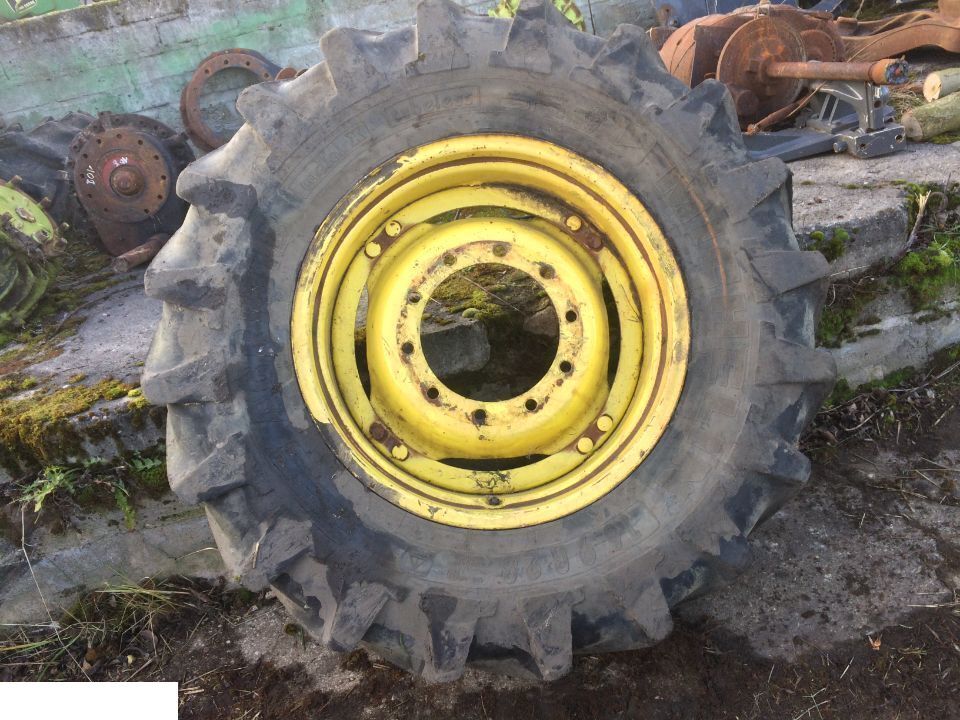 FELGA DW 16x28 John Deere , OPONA MICHELIN 16.9 R 28 - Комплект колела за Селскостопанска техника: снимка 1 FELGA DW 16x28 John Deere , OPONA MICHELIN 16.9 R 28 - Комплект колела за Селскостопанска техника: снимка 1