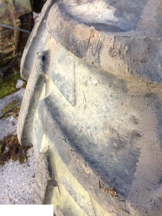 FELGA DW 16x28 John Deere , OPONA MICHELIN 16.9 R 28 - Комплект колела за Селскостопанска техника: снимка 3 FELGA DW 16x28 John Deere , OPONA MICHELIN 16.9 R 28 - Комплект колела за Селскостопанска техника: снимка 3