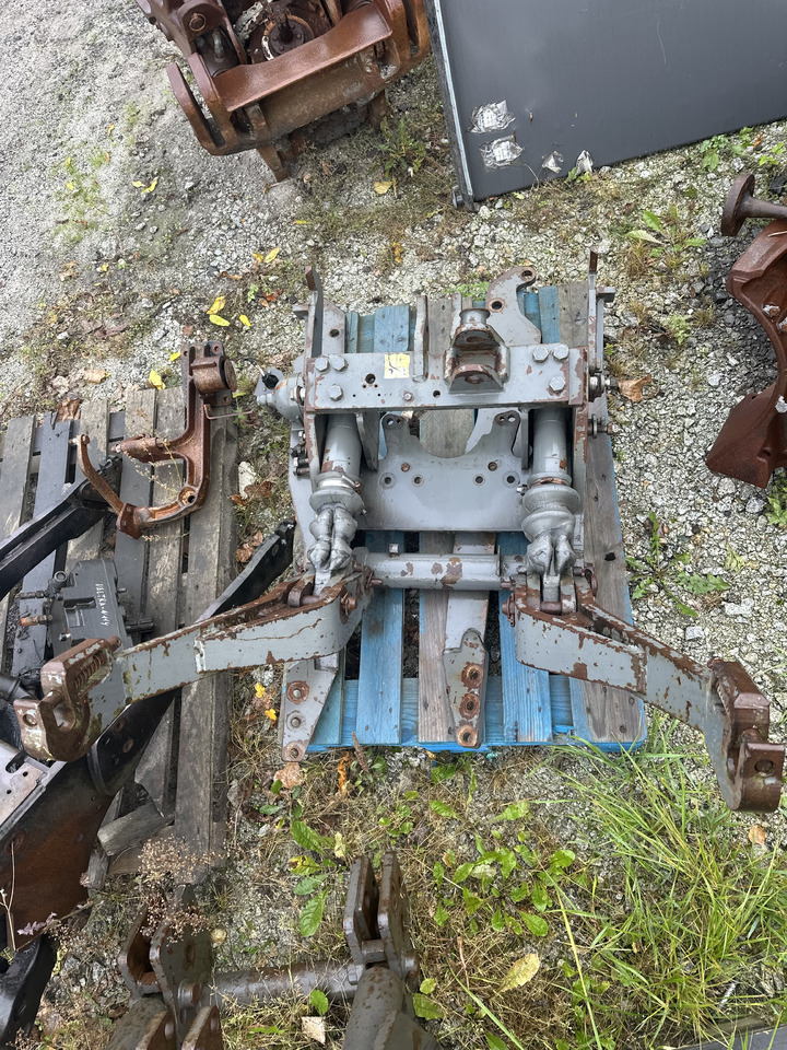 Fendt 309 - 312 przedni tuz przedni podnośnik - Челен товарач за трактор: снимка 2 Fendt 309 - 312 przedni tuz przedni podnośnik - Челен товарач за трактор: снимка 2