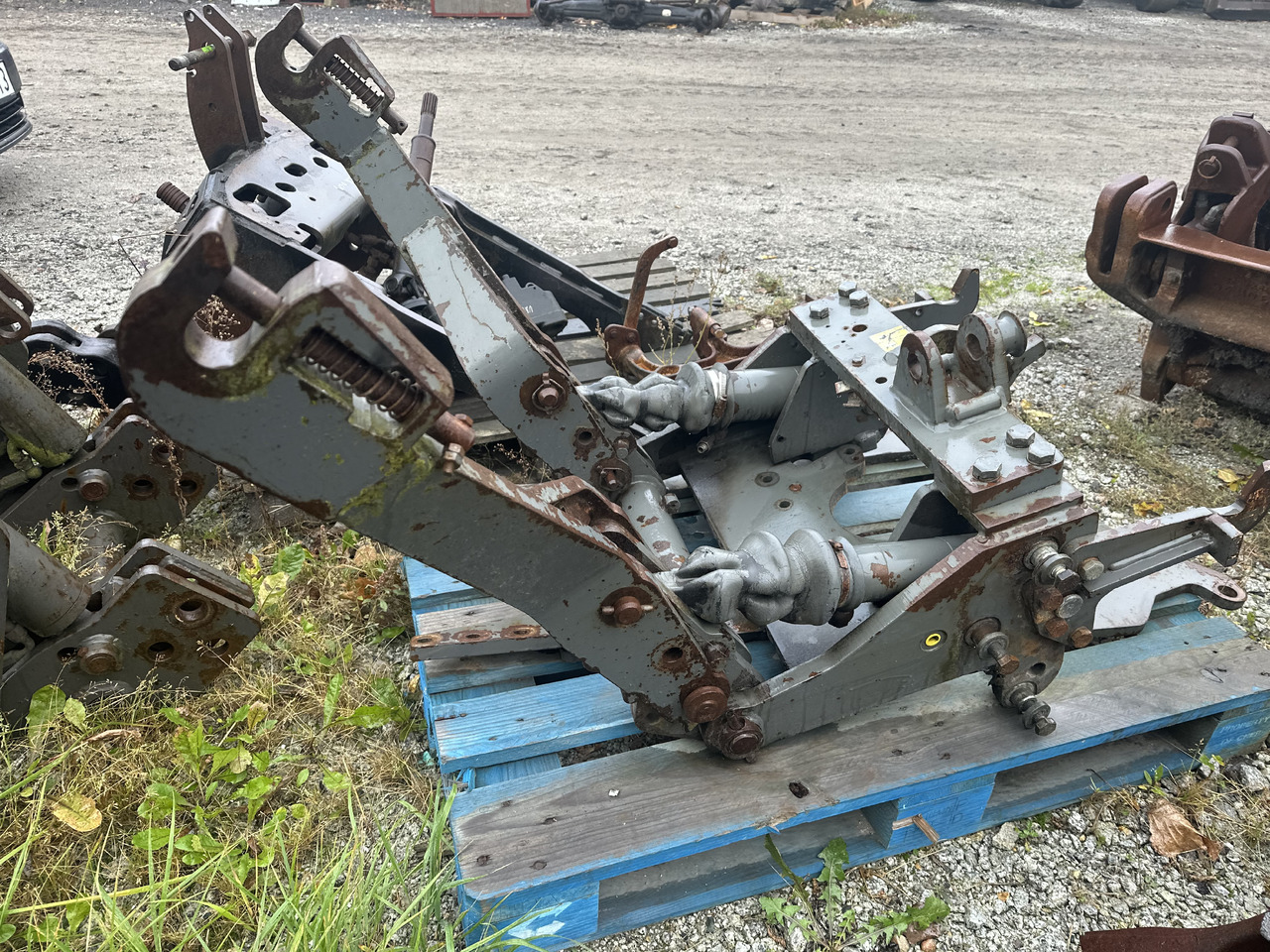 Fendt 309 - 312 przedni tuz przedni podnośnik - Челен товарач за трактор: снимка 1 Fendt 309 - 312 przedni tuz przedni podnośnik - Челен товарач за трактор: снимка 1