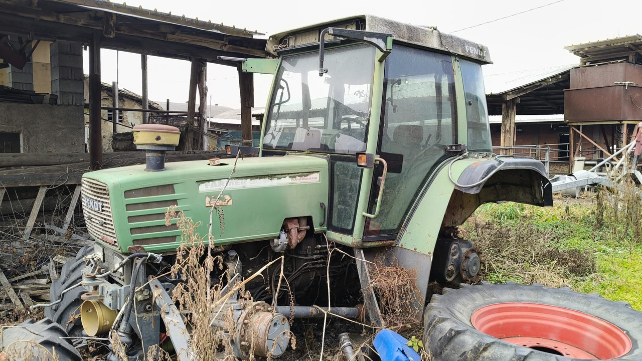 Fendt 309 - na części - błotniki - Каросерия и екстериор за Трактор: снимка 2 Fendt 309 - na części - błotniki - Каросерия и екстериор за Трактор: снимка 2