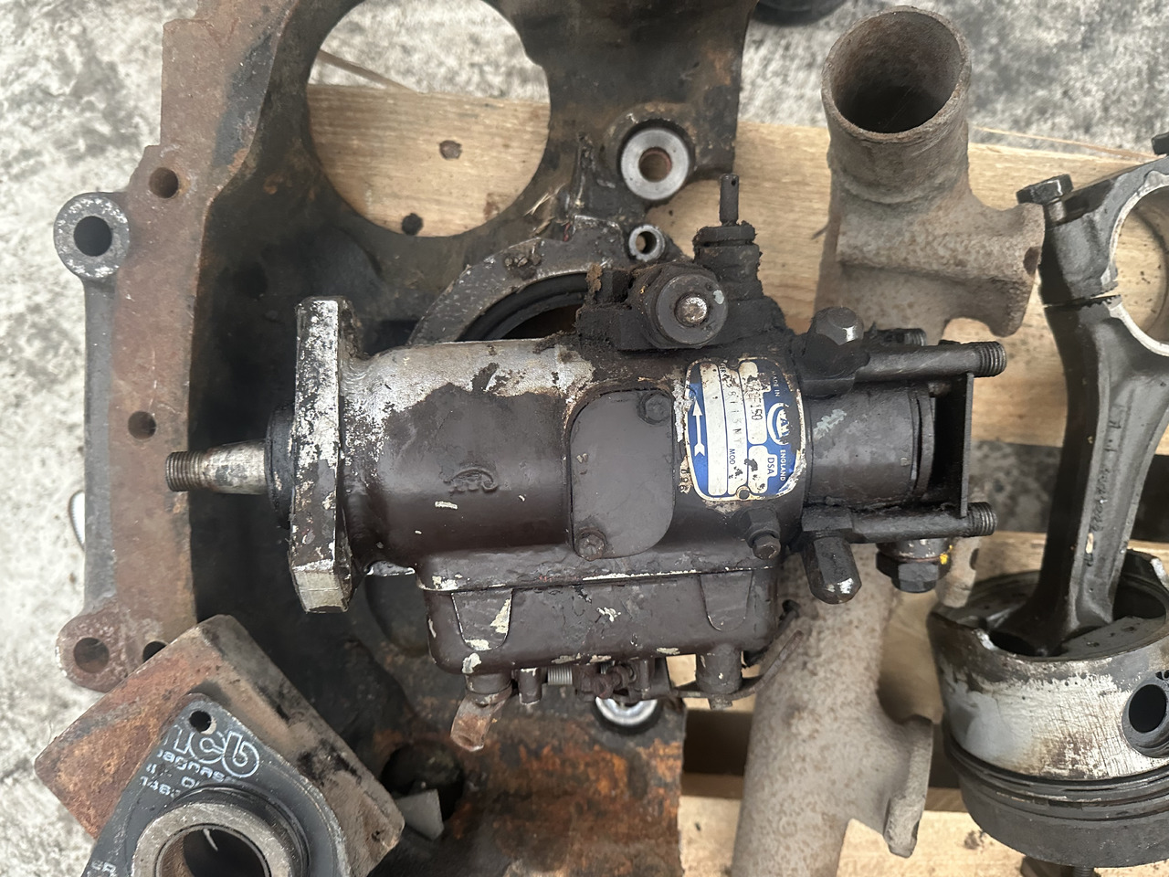 Fiat 780dt Fiat 8045 pompa paliwa , pompa oleju Balansery obudowa rozrządu - Горивна помпа за Трактор: снимка 2 Fiat 780dt Fiat 8045 pompa paliwa , pompa oleju Balansery obudowa rozrządu - Горивна помпа за Трактор: снимка 2