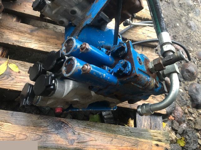 Ford New Holland - Rozdzielacz Hydrauliczny - Хидравличен клапан за Селскостопанска техника: снимка 4 Ford New Holland - Rozdzielacz Hydrauliczny - Хидравличен клапан за Селскостопанска техника: снимка 4