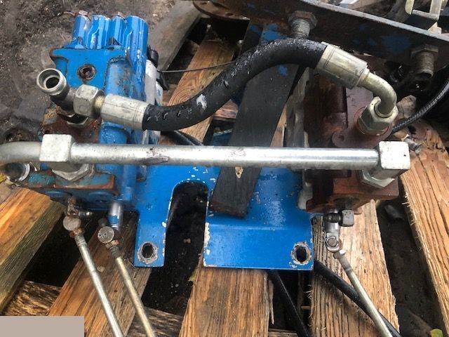 Ford New Holland - Rozdzielacz Hydrauliczny - Хидравличен клапан за Селскостопанска техника: снимка 2 Ford New Holland - Rozdzielacz Hydrauliczny - Хидравличен клапан за Селскостопанска техника: снимка 2