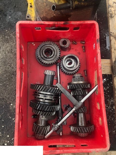 JCB - Kosz Sprzęgłowy - Съединител и части за Селскостопанска техника: снимка 5 JCB - Kosz Sprzęgłowy - Съединител и части за Селскостопанска техника: снимка 5