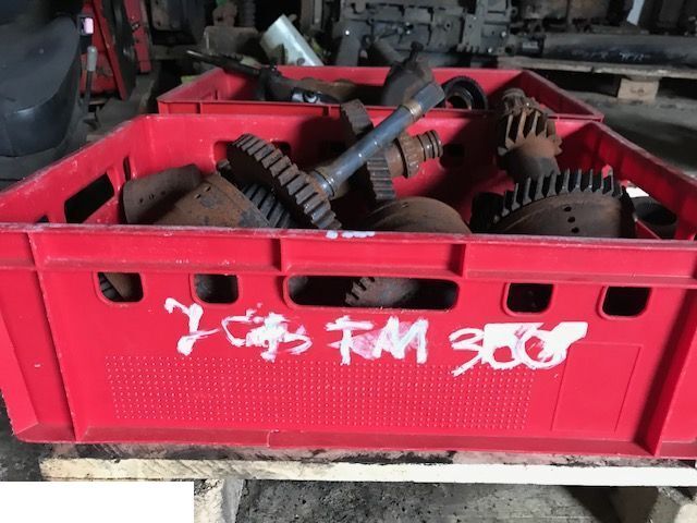 JCB TM 300 - Skrzynia - Części - Скоростна кутия и части за Селскостопанска техника: снимка 1 JCB TM 300 - Skrzynia - Części - Скоростна кутия и части за Селскостопанска техника: снимка 1