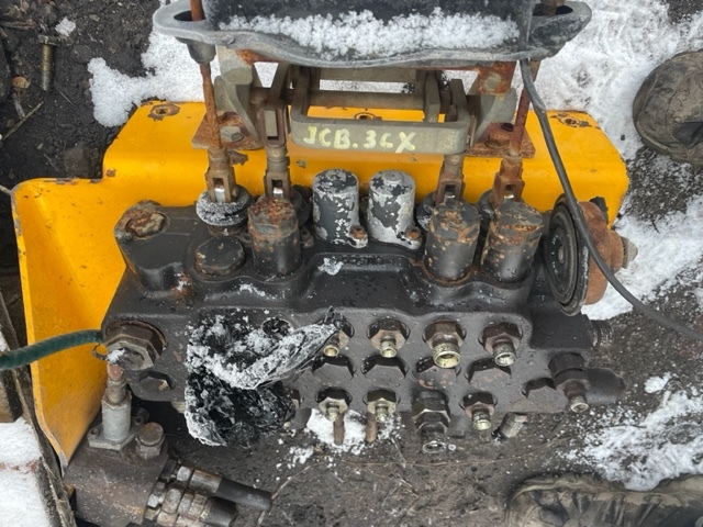 Jcb 3cx rozdzielacz hydrauliczny tylni - Хидравличен клапан за Селскостопанска техника: снимка 1 Jcb 3cx rozdzielacz hydrauliczny tylni - Хидравличен клапан за Селскостопанска техника: снимка 1