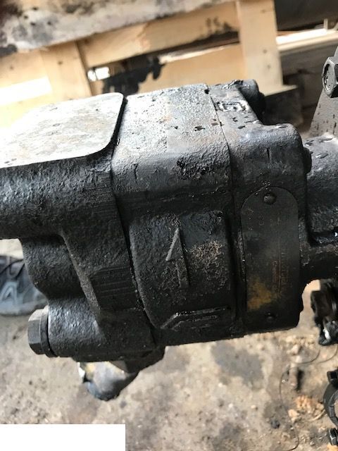 John Deere 3200 3215 3400 3415 - Pompa Hydrauliki - Хидравлична помпа за Селскостопанска техника: снимка 3 John Deere 3200 3215 3400 3415 - Pompa Hydrauliki - Хидравлична помпа за Селскостопанска техника: снимка 3