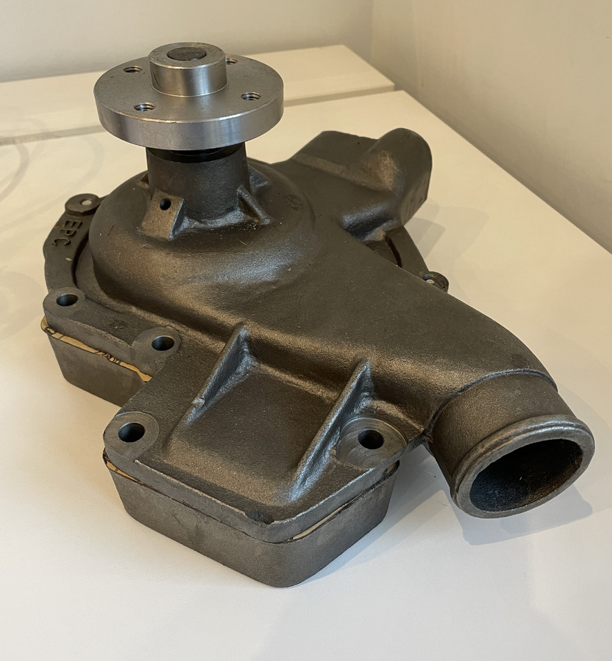 John Deere 4030 4230 4040 4240 4440 - pompa wody AR98549 - Помпа за охлаждаща течност за Селскостопанска техника: снимка 3 John Deere 4030 4230 4040 4240 4440 - pompa wody AR98549 - Помпа за охлаждаща течност за Селскостопанска техника: снимка 3