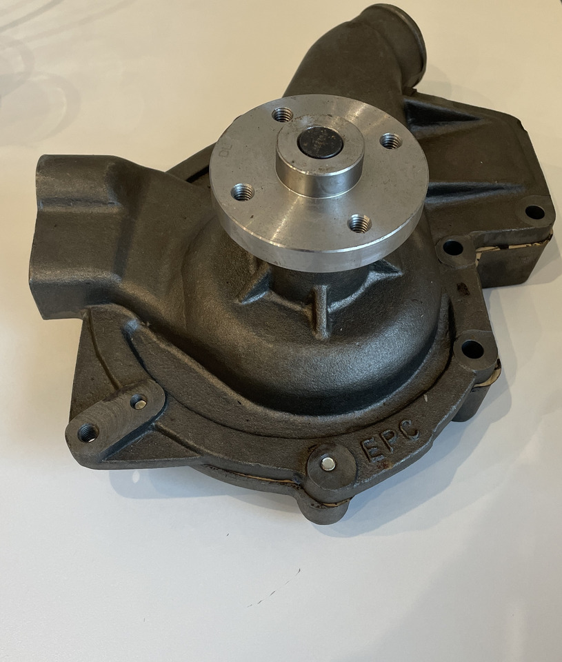 John Deere 4030 4230 4040 4240 4440 - pompa wody AR98549 - Помпа за охлаждаща течност за Селскостопанска техника: снимка 1 John Deere 4030 4230 4040 4240 4440 - pompa wody AR98549 - Помпа за охлаждаща течност за Селскостопанска техника: снимка 1