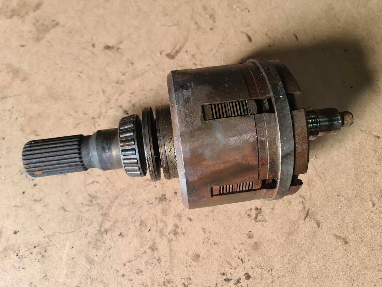 John Deere 4650 4850 Kosz Sprzęgła RE38834 RE12533 RE13950  RE19698 - Съединител и части за Селскостопанска техника: снимка 4 John Deere 4650 4850 Kosz Sprzęgła RE38834 RE12533 RE13950  RE19698 - Съединител и части за Селскостопанска техника: снимка 4