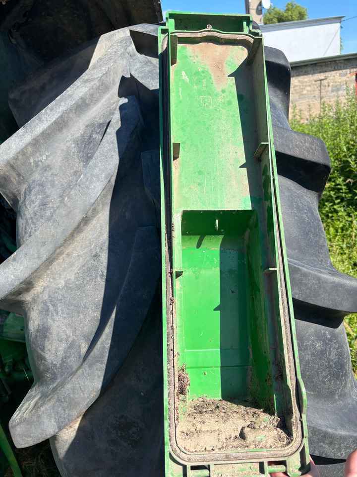 John Deere 6010 6200 6400 6510 Pokrywa obudowy filtra powietrza kabinowego AL153003 - Салонен филтър за Селскостопанска техника: снимка 2 John Deere 6010 6200 6400 6510 Pokrywa obudowy filtra powietrza kabinowego AL153003 - Салонен филтър за Селскостопанска техника: снимка 2